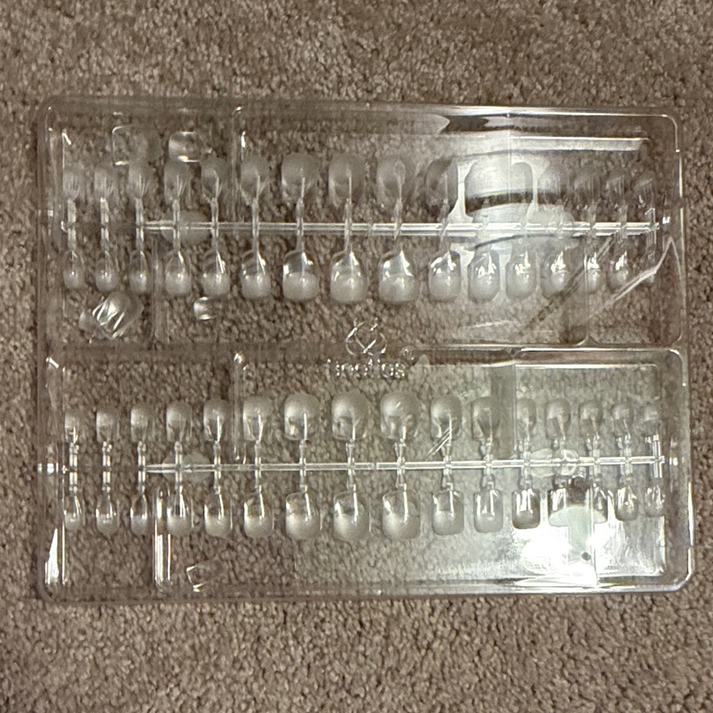 Beetles Gel Polish TIPEX Nail Tips - Picture 4 of 4